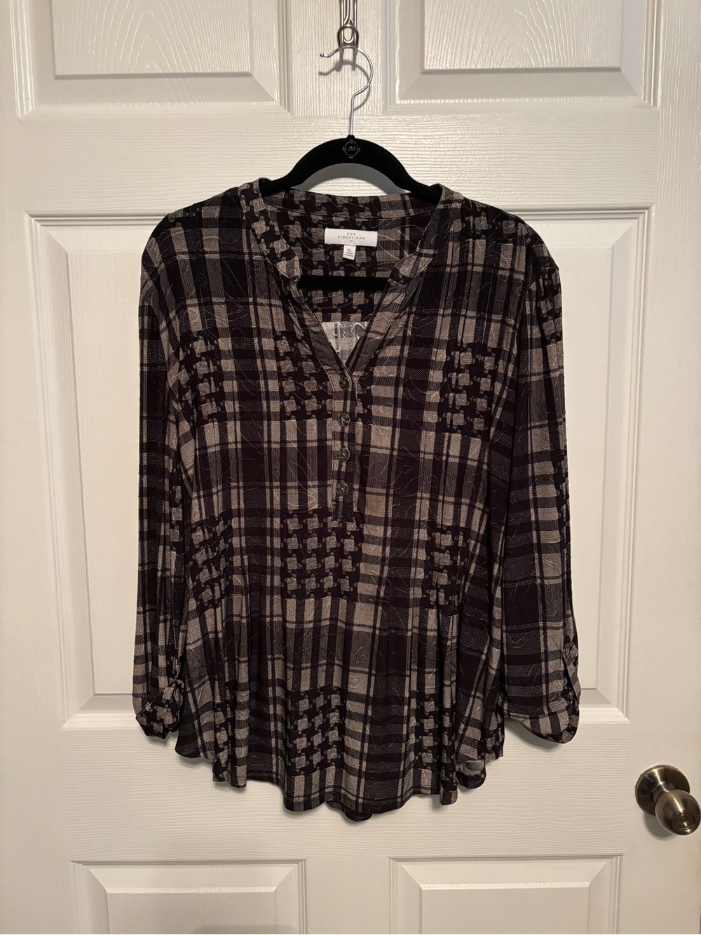 new directions Black and Gray Plaid Long Sleeve Henley Top PTP 27”